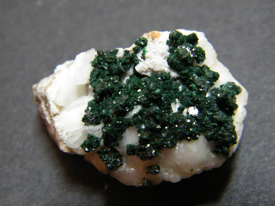 Olivenite
34mm x 21mm x 25mm
(Autor: Heimo Hellwig)