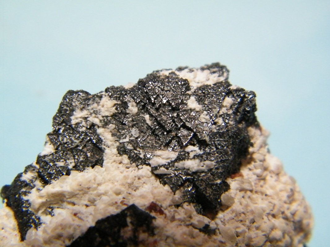 Hausmannite, Andradite and Calcite
44mm x 37mm x 25mm
(Autor: Heimo Hellwig)