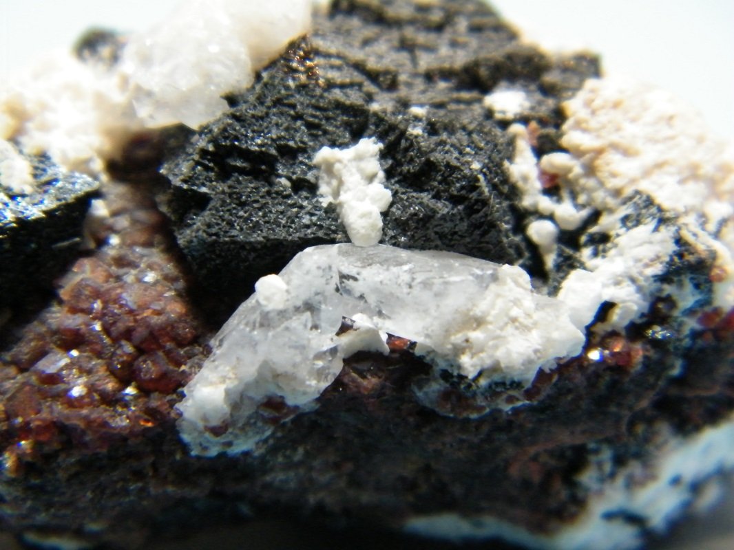 Hausmannite, Andradite and Calcite
44mm x 37mm x 25mm
(Autor: Heimo Hellwig)