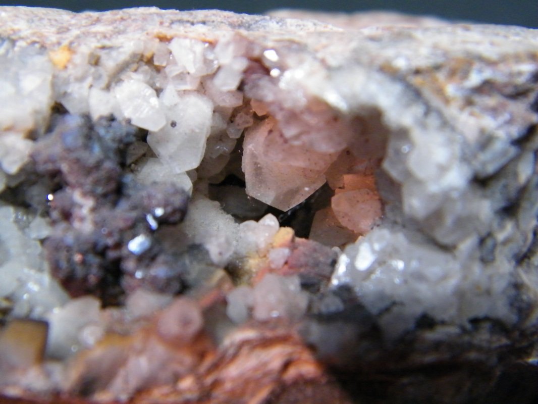 Cuprite and Calcite
123mm x 76mm x 71mm
(Autor: Heimo Hellwig)