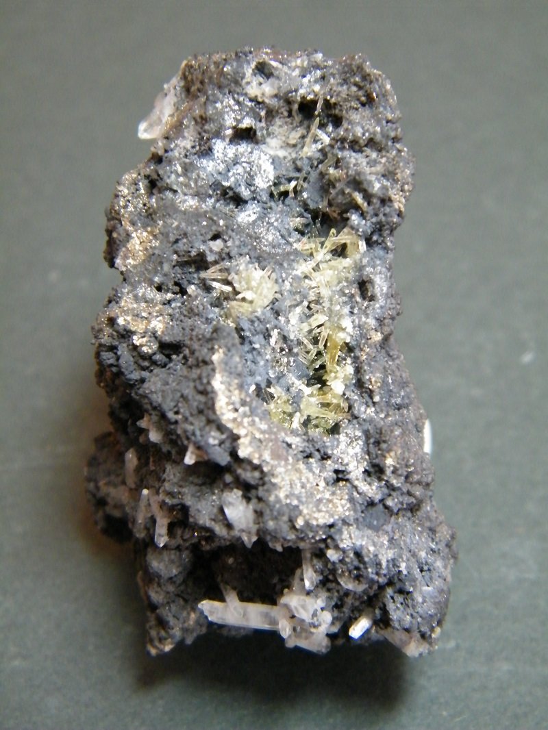 Mimetite and Smithsonite
34mm x 47mm x 35mm
(Autor: Heimo Hellwig)