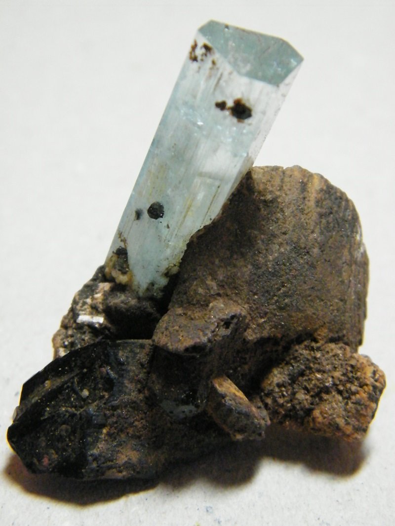Beryl (variety aquamarine) and Siderite
38mm x 47mm x 27mm
(Autor: Heimo Hellwig)