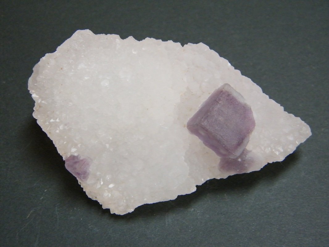 Fluorite on Quartz
81mm x 48mm x 23mm
(Autor: Heimo Hellwig)
