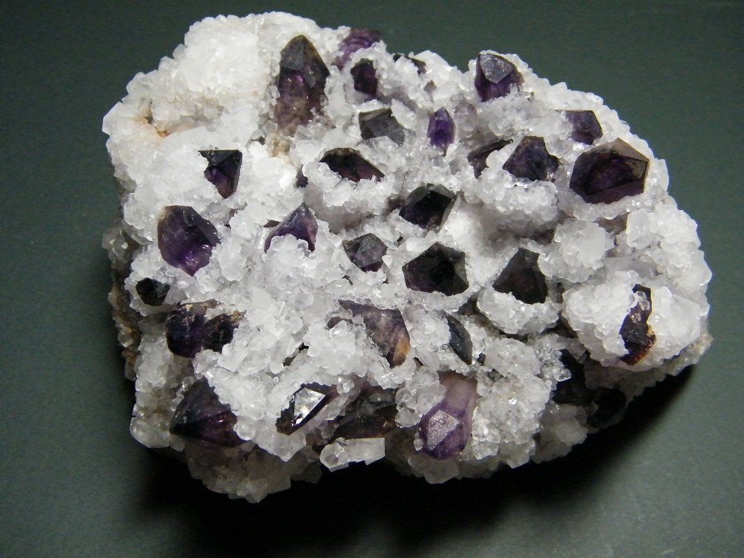 Quartz (variety amethyst) and Calcite
148mm x 117mm x 80mm
(Autor: Heimo Hellwig)