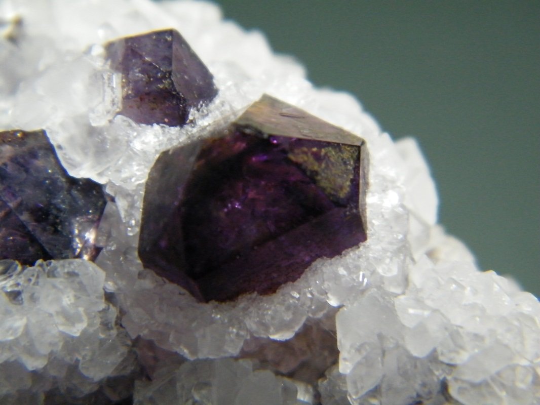 Quartz (variety amethyst) and Calcite
148mm x 117mm x 80mm
(Autor: Heimo Hellwig)