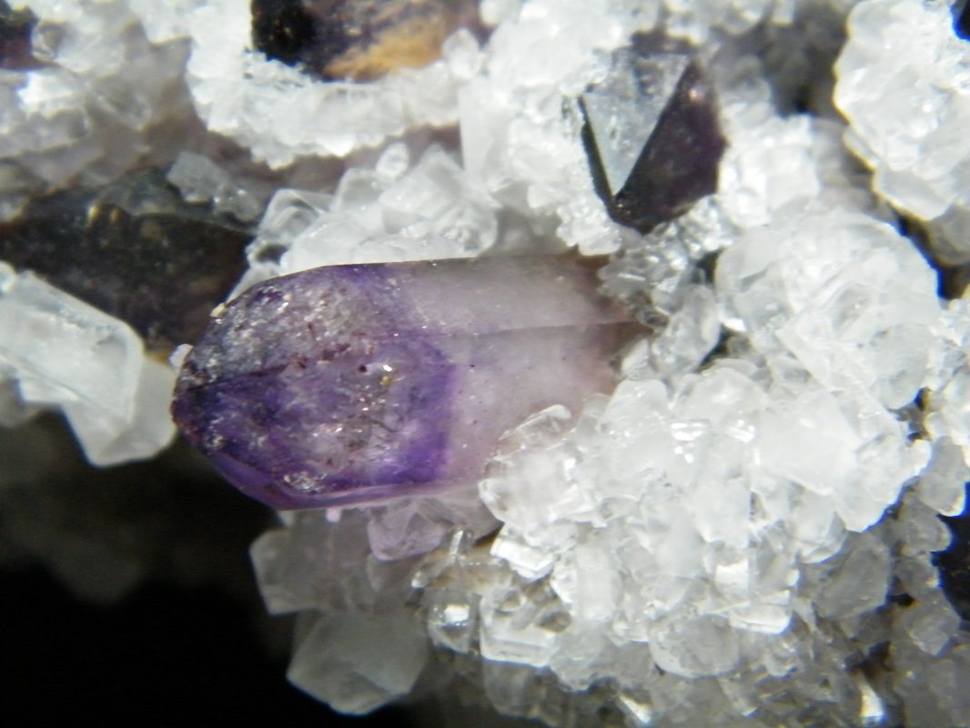 Quartz (variety amethyst) and Calcite
148mm x 117mm x 80mm
(Autor: Heimo Hellwig)