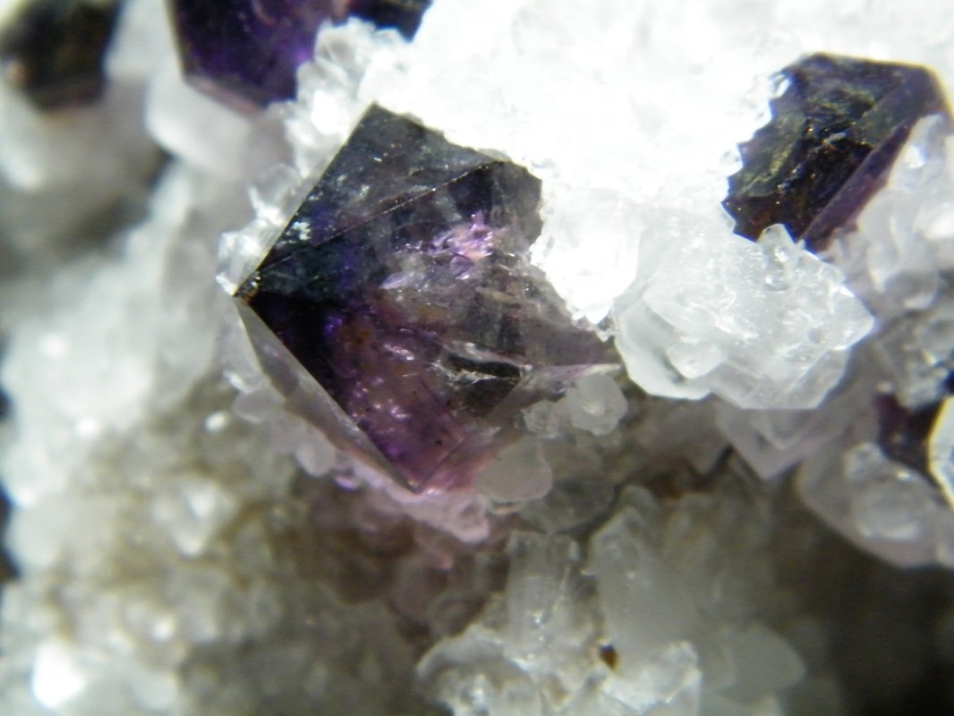 Quartz (variety amethyst) and Calcite
148mm x 117mm x 80mm
(Autor: Heimo Hellwig)