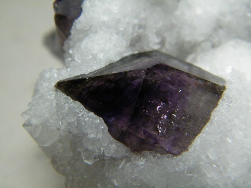 Quartz (variety amethyst) and Calcite
127mm x 116mm x 104mm
(Autor: Heimo Hellwig)