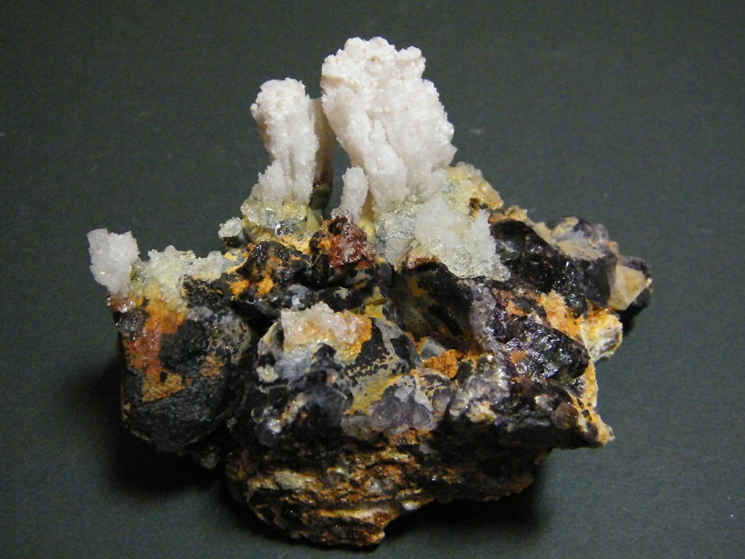 Opal (variety hyalite) on Fluorite
94mm x 51mm x 68mm
(Autor: Heimo Hellwig)