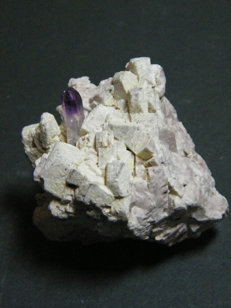 Quartz (variety amethyst) on Feldspar
46mm x 46mm x 32mm
(Autor: Heimo Hellwig)