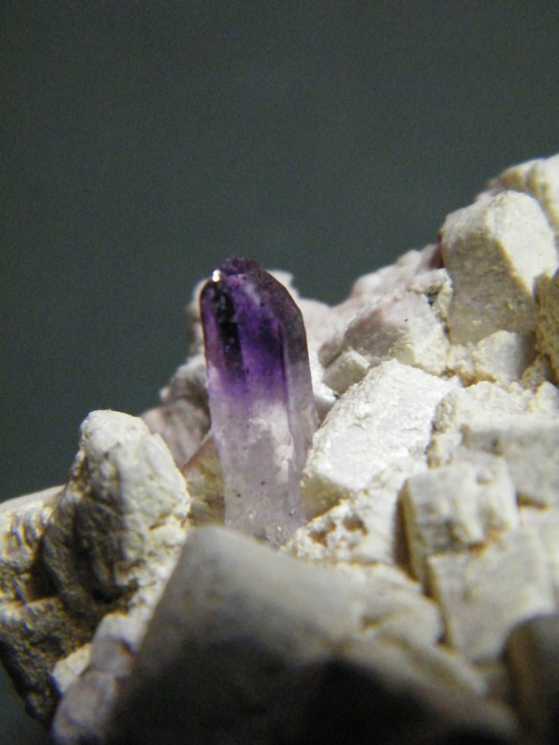 Quartz (variety amethyst) on Feldspar
46mm x 46mm x 32mm
(Autor: Heimo Hellwig)