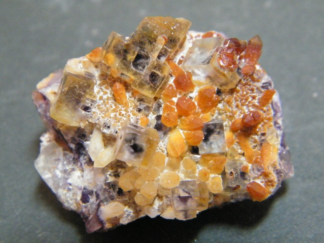 Quartz and Fluorite
34mm x 25mm x 19mm
(Autor: Heimo Hellwig)