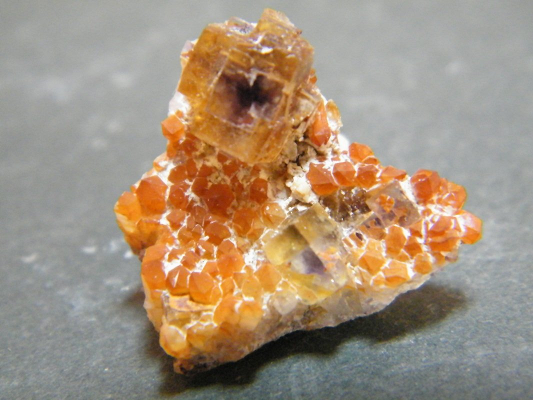 Quartz and Fluorite
21mm x 20mm x 12mm
(Autor: Heimo Hellwig)