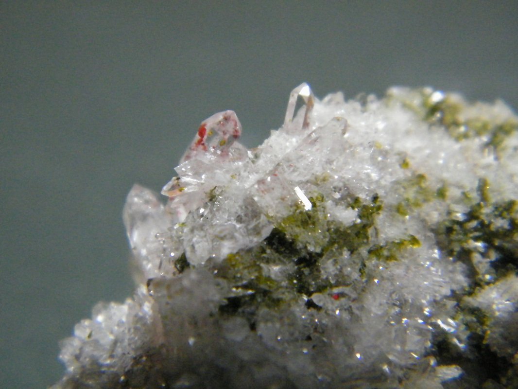 Quartz on Epidote
61mm x 42mm x 23mm
(Autor: Heimo Hellwig)