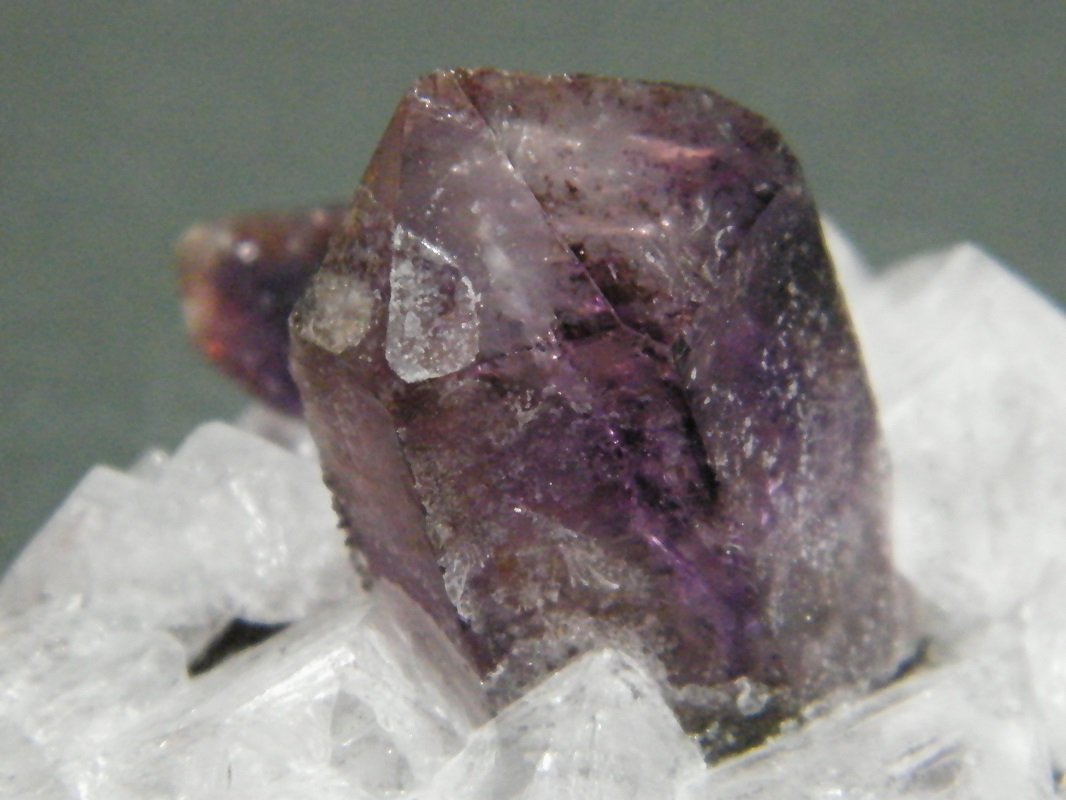 Quartz (variety amethyst)
50mm x 38mm x 41mm
(Autor: Heimo Hellwig)