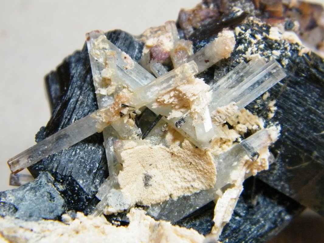 Beryl (variety aquamarine) and Schorl
81mm x 58mm x 60mm
(Autor: Heimo Hellwig)