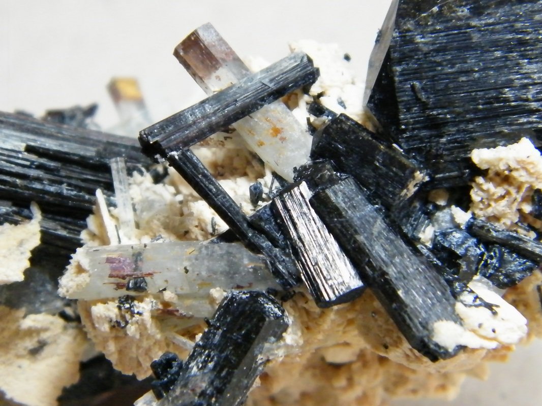 Beryl (variety aquamarine) and Schorl
81mm x 58mm x 60mm
(Autor: Heimo Hellwig)