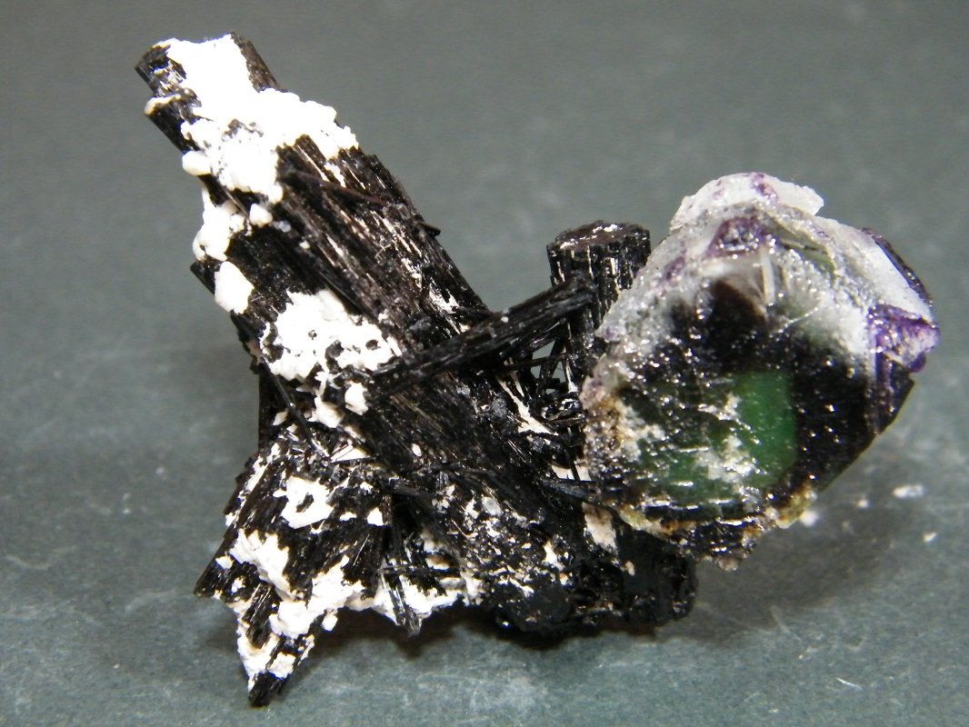 Fluorite and Schorl
51mm x 52mm x 28mm
(Autor: Heimo Hellwig)