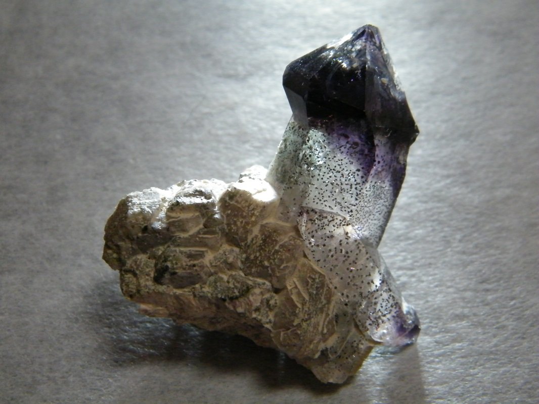 Quartz
51mm x 53mm x 30mm
(Autor: Heimo Hellwig)