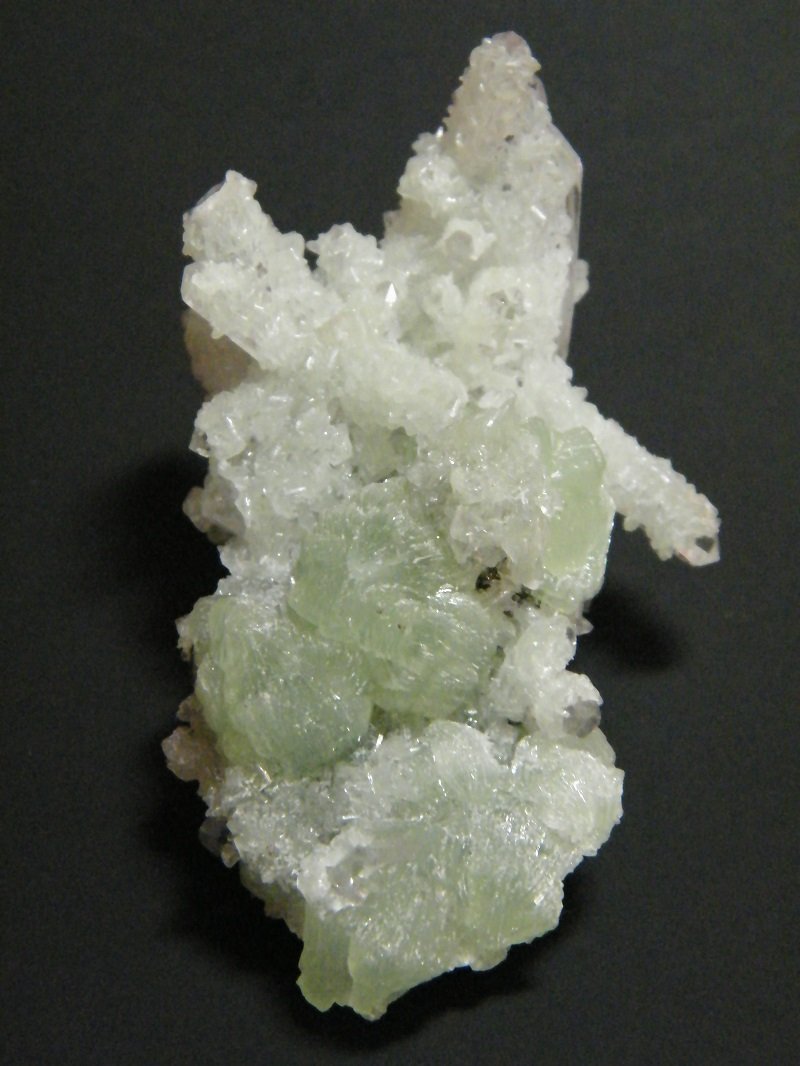 Quartz and Prehnite
38mm x 67mm x 30mm
(Autor: Heimo Hellwig)