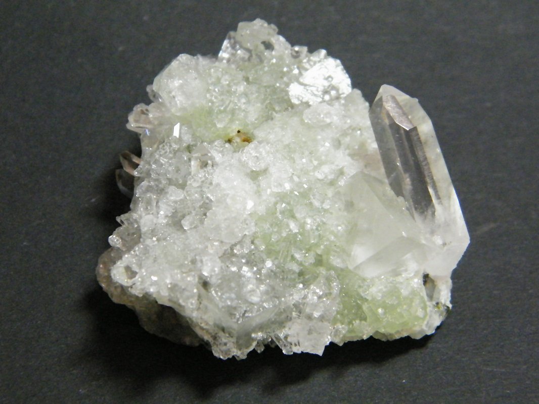Quartz/Calcite/Prehnite
45mm x 48mm x 28mm
(Autor: Heimo Hellwig)