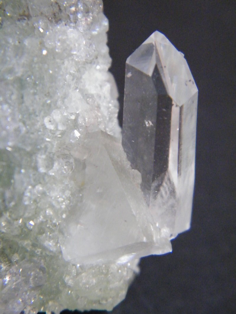 Quartz/Calcite/Prehnite
45mm x 48mm x 28mm
(Autor: Heimo Hellwig)
