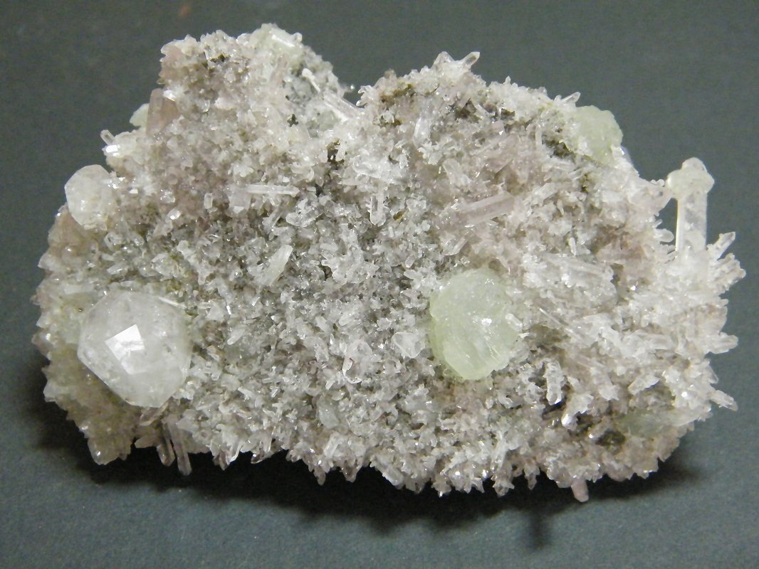 Quartz/Calcite/Prehnite
87mm x 52mm x 25mm
(Autor: Heimo Hellwig)