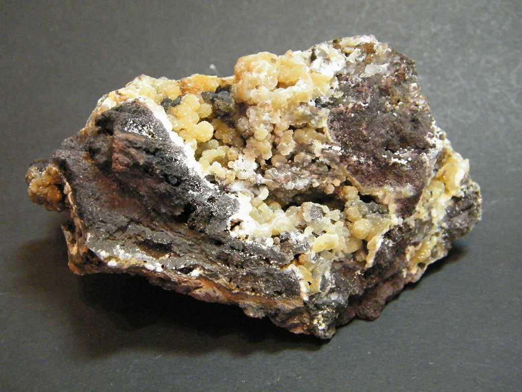 Mimetite
121mm x 72mm x 65mm
(Autor: Heimo Hellwig)