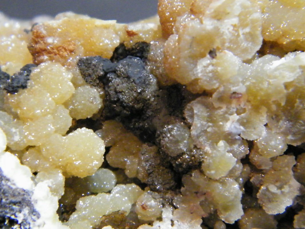 Mimetite
121mm x 72mm x 65mm
(Autor: Heimo Hellwig)