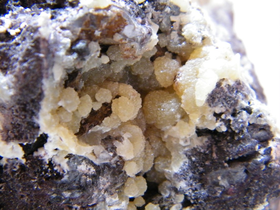Mimetite
121mm x 72mm x 65mm
(Autor: Heimo Hellwig)