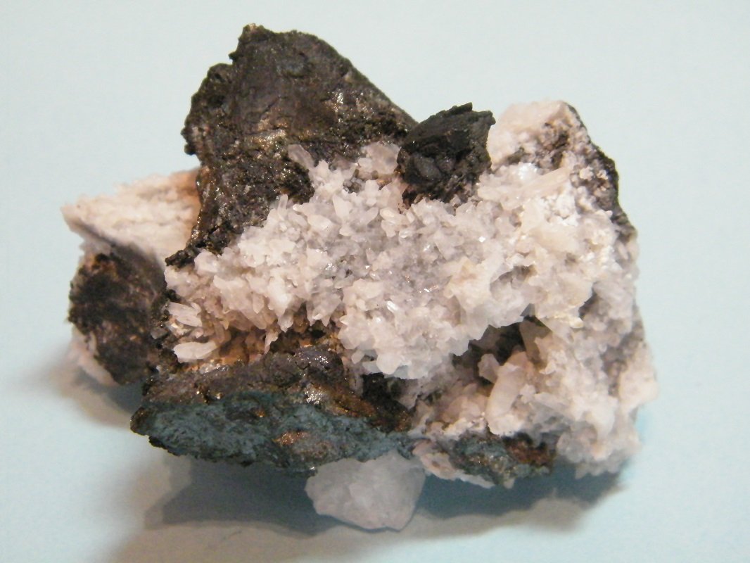 Quartz on Tennantite
62mm x 39mm x 39mm
(Autor: Heimo Hellwig)