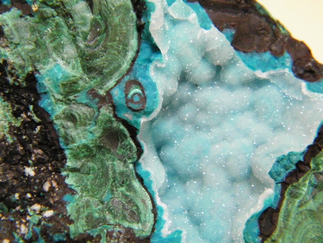 Chrysocolla and Malachite
91mm x 72mm x 68mm
(Autor: Heimo Hellwig)
