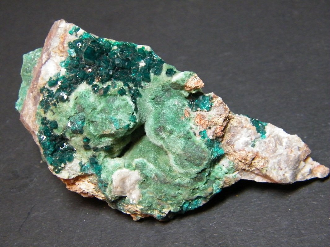 Dioptase and Malachite
82mm x 49mm x 32mm
(Autor: Heimo Hellwig)