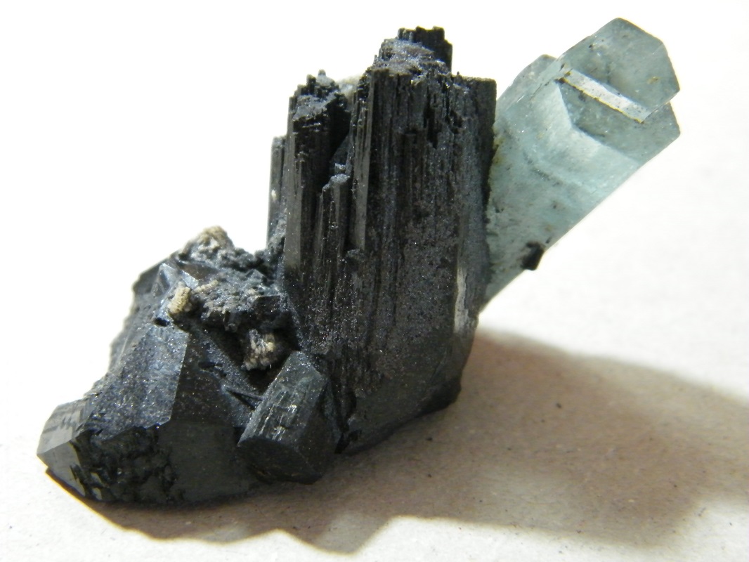 Beryl (var. aquamarine) on Schorl
45x35mm
(Autor: Heimo Hellwig)