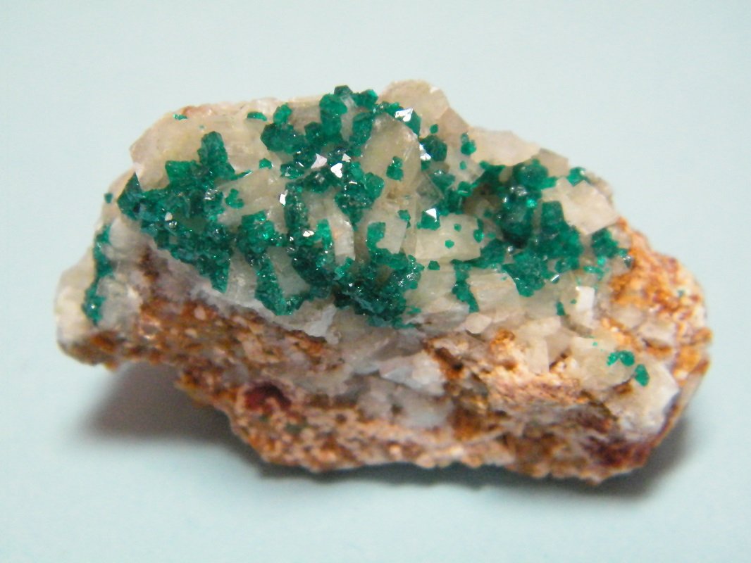 Dioptase on Calcite
40mm x 26mm x 23mm
(Autor: Heimo Hellwig)