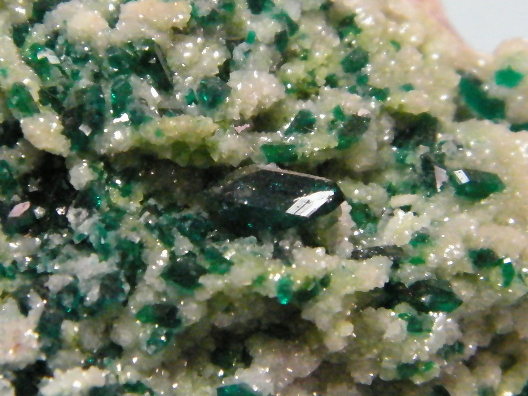 Dioptase, Calcite and Duftite
51mm x 69mm x 40mm
(Autor: Heimo Hellwig)