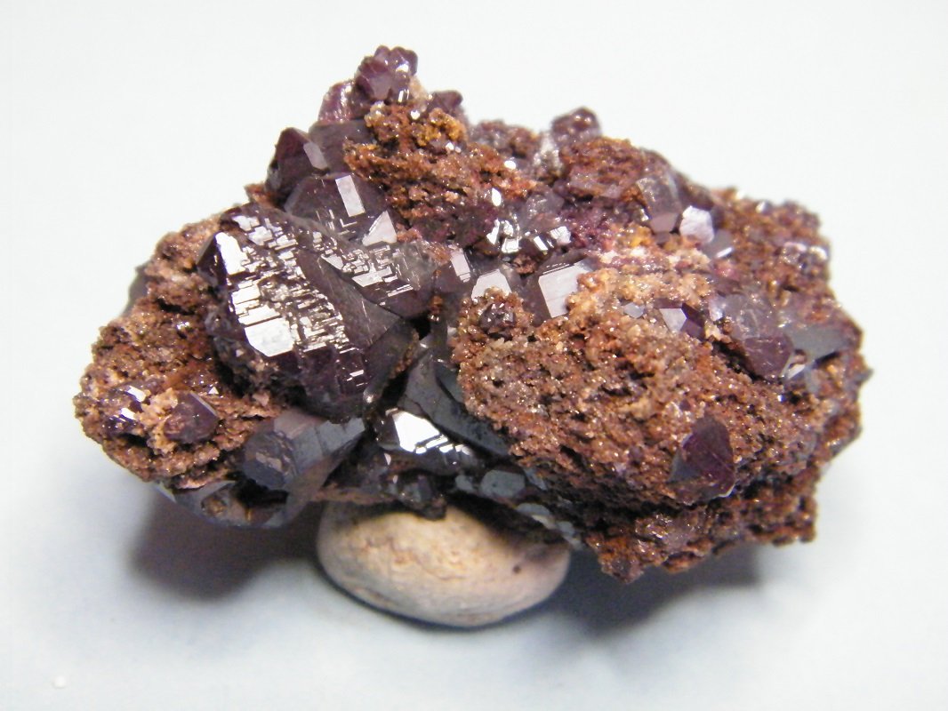 Cuprite
41mm x 24mm x 32mm
(Autor: Heimo Hellwig)