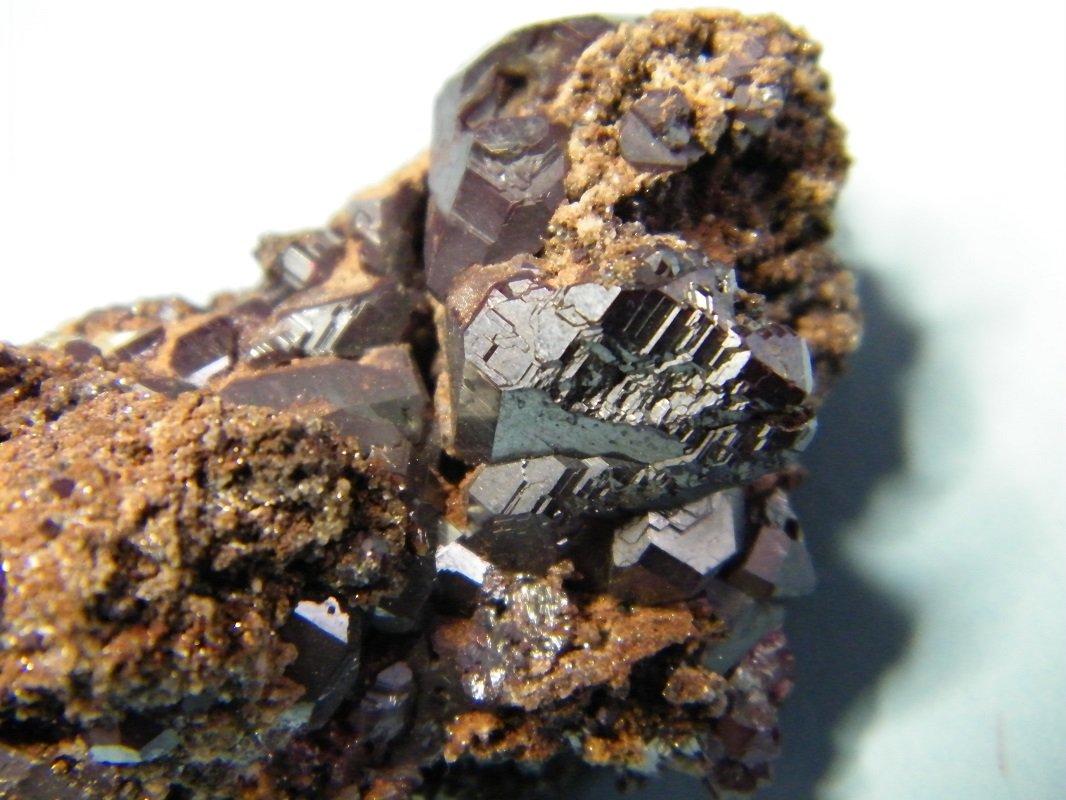 Cuprite
41mm x 24mm x 32mm
(Autor: Heimo Hellwig)