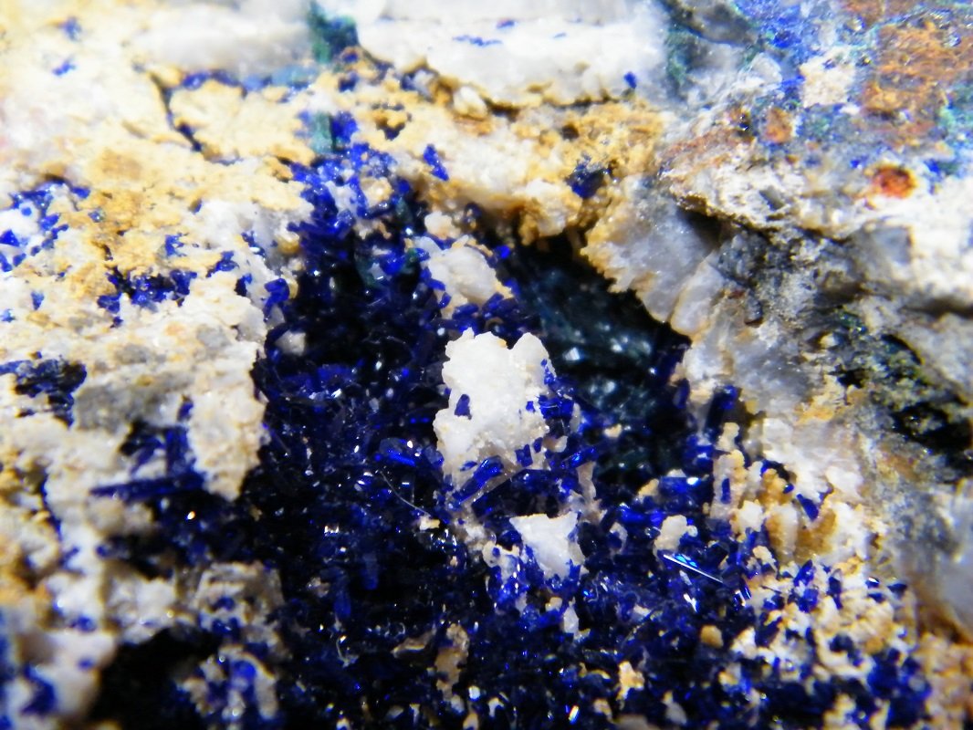 Azurite
110x110mm
(Autor: Heimo Hellwig)
