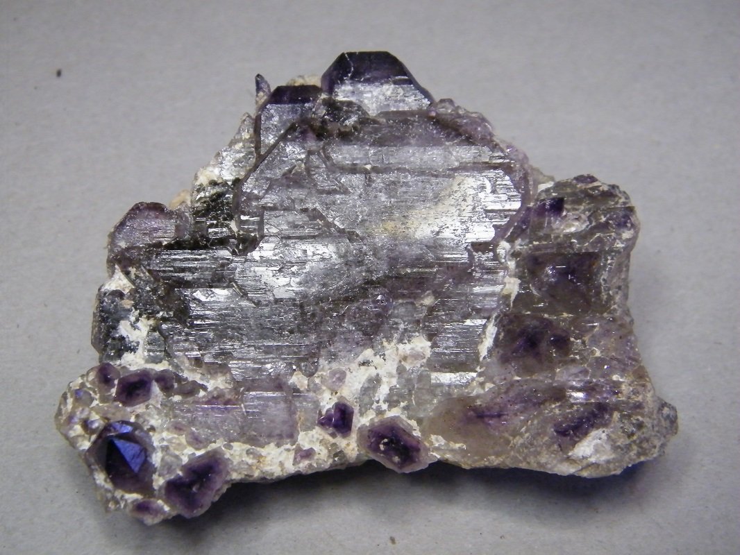 Quartz (variety amethyst)
92mm x 78mm x 37mm
(Autor: Heimo Hellwig)