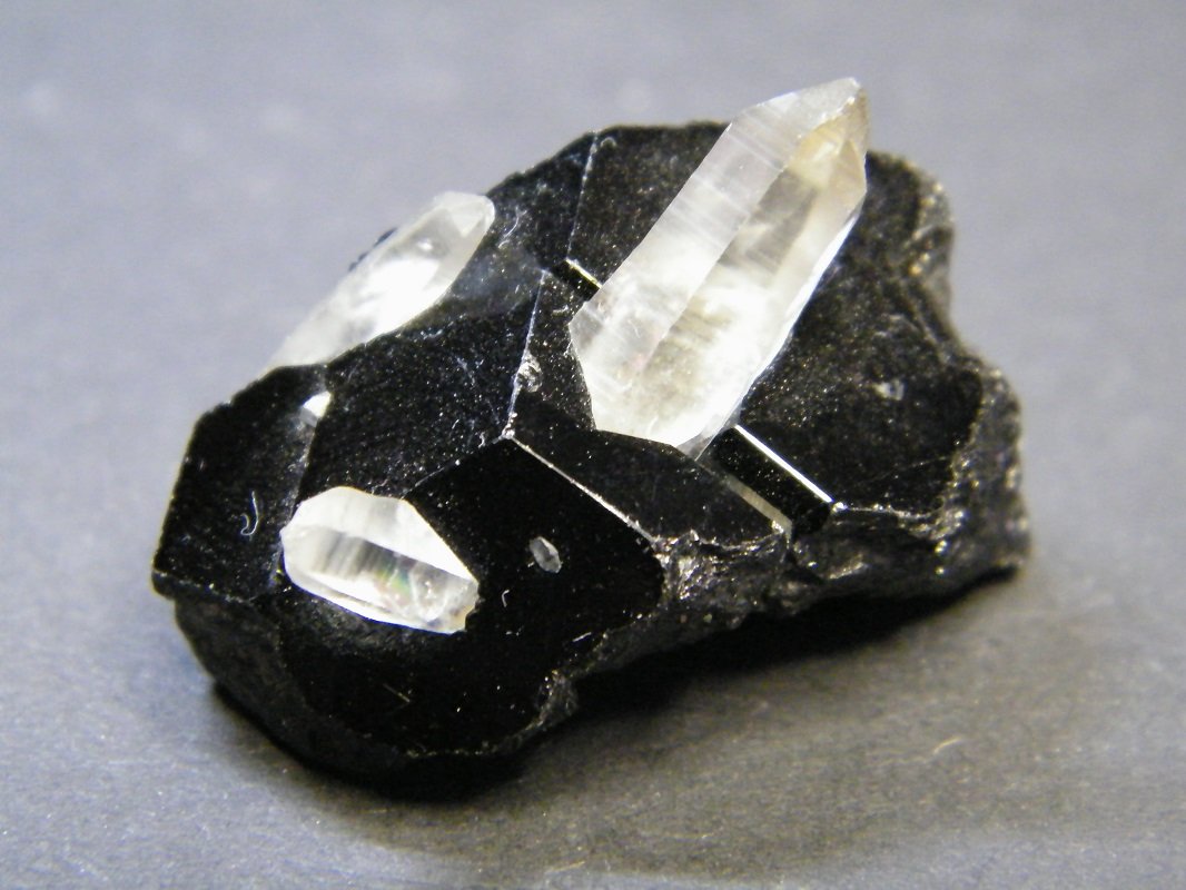 Schorl and Quartz
36mm x 26mm x 23mm
(Autor: Heimo Hellwig)