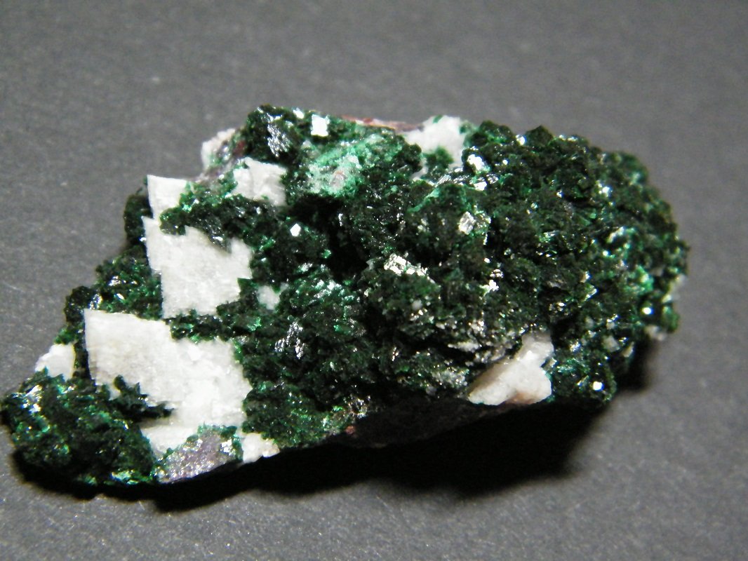 Brochantite
45x25mm
(Autor: Heimo Hellwig)