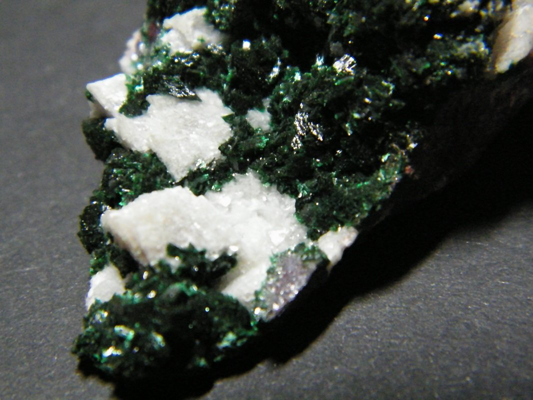 Brochantite
45x25mm
(Autor: Heimo Hellwig)
