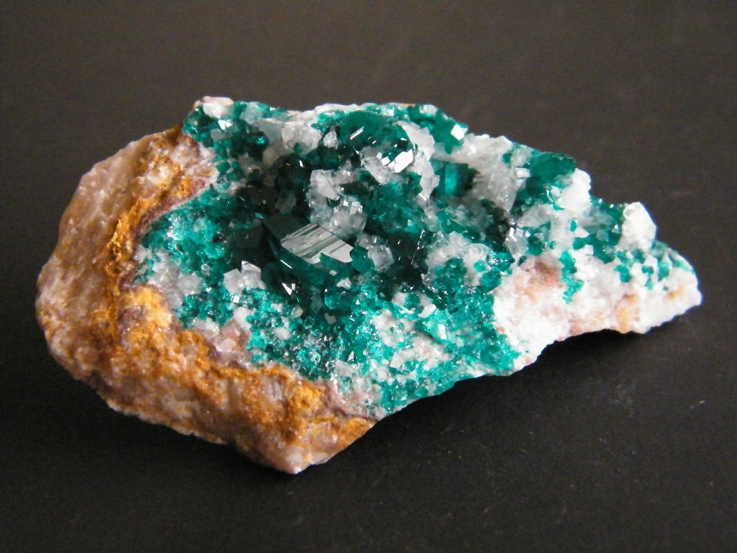 Dioptase and Calcite
54mm x 36mm x 16mm
(Autor: Heimo Hellwig)