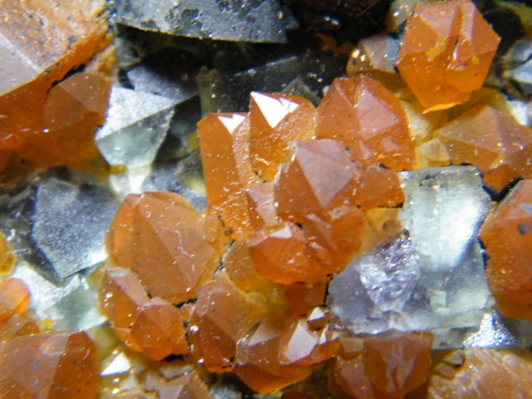 Quartz and Fluorite
110x65mm
(Autor: Heimo Hellwig)