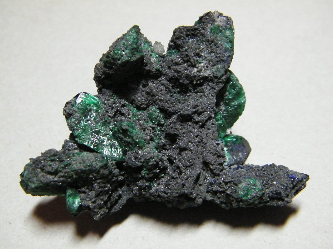 Mottramite, Malachite, Azurite
70x50mm
(Autor: Heimo Hellwig)