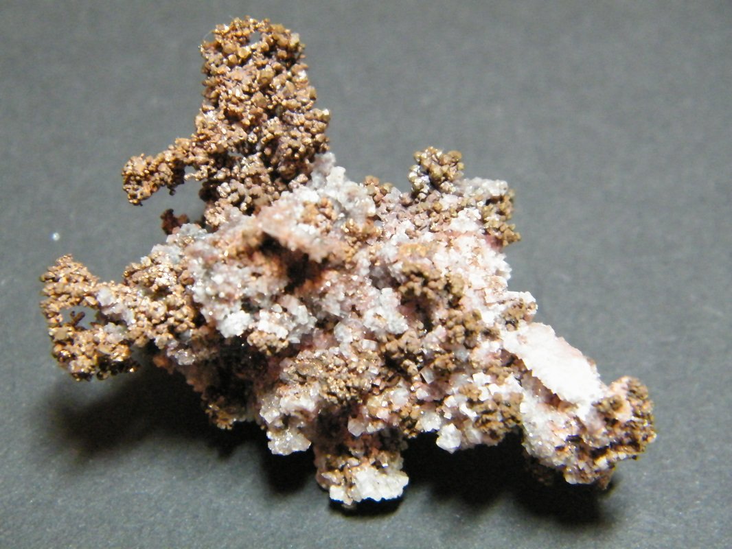 Copper and Calcite
45x30mm
(Autor: Heimo Hellwig)