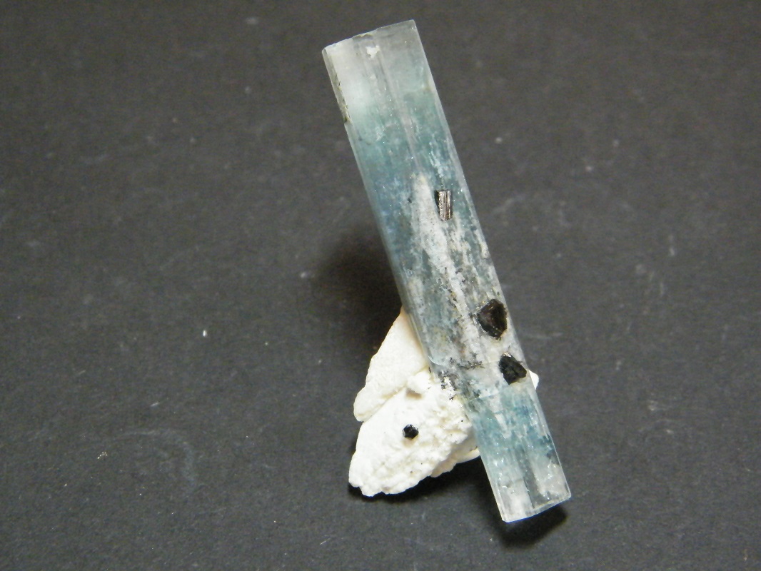 Beryl (variety aquamarine)
L: 55mm x Dia: 10mm
(Autor: Heimo Hellwig)