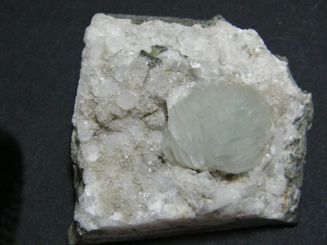 Prehnite, Quartz
55x50mm
(Autor: Heimo Hellwig)