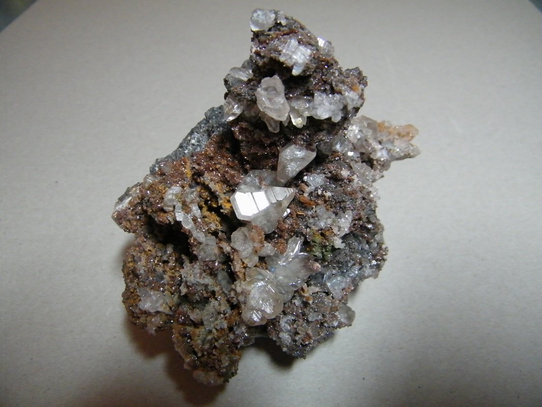 Cerussite on (Smithsonite?)
95x90x60mm
(Autor: Heimo Hellwig)